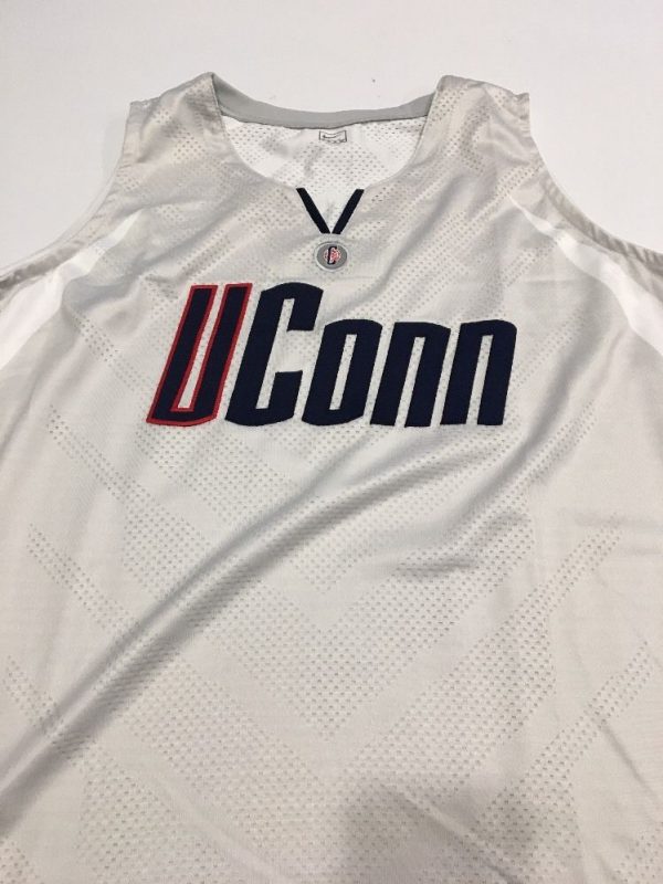 uconn basketball shirt